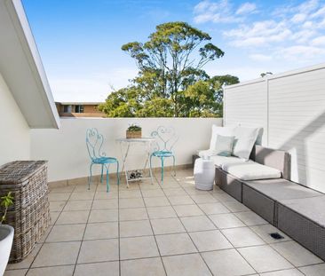 Sun-Drenched Dual-Level Living with Resort-Style Facilities - Photo 5