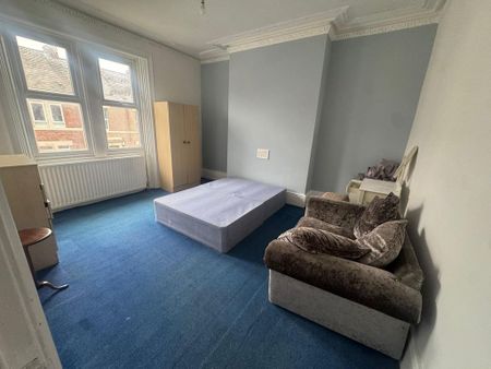 3 bedroom flat to rent - Photo 3