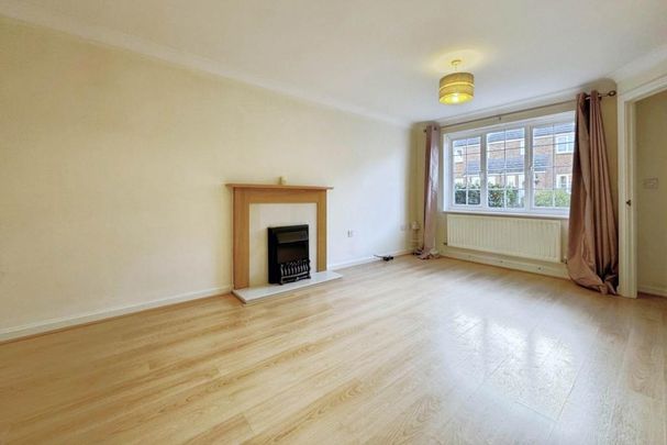 3 bedroom semi-detached house to rent - Photo 1