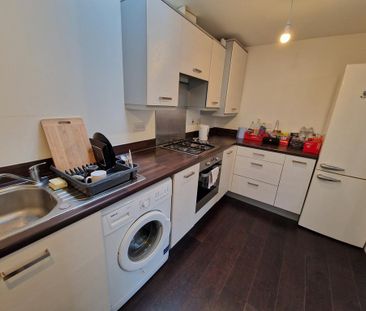 2 bedroom coach house to rent - Photo 1