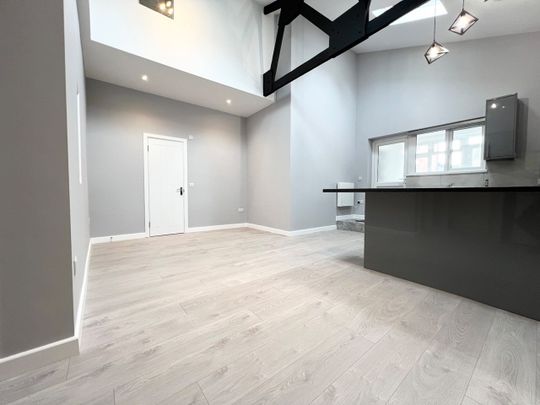 2 Bed Flat, London, E6 - Photo 1