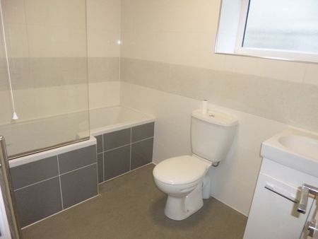 2 Bed Flat, Parkfield Road, SE14 - Photo 2