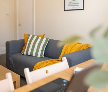 1 bedroom in a house share to rent - Photo 2