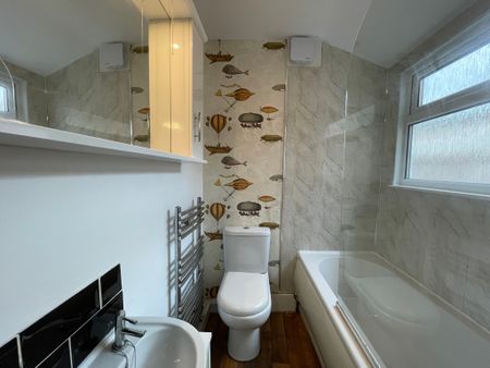 3 bedroom End Terraced House to let - Photo 4