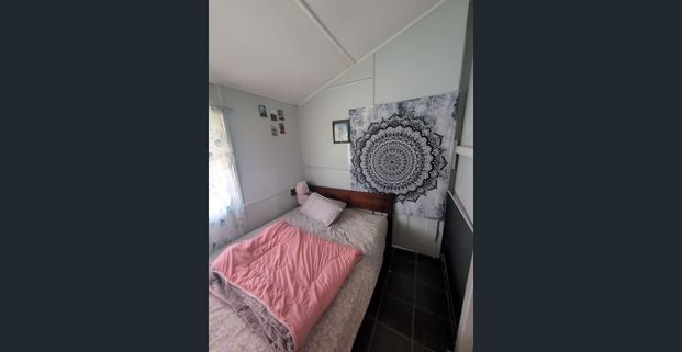 Spacious room with share amentities - Photo 1