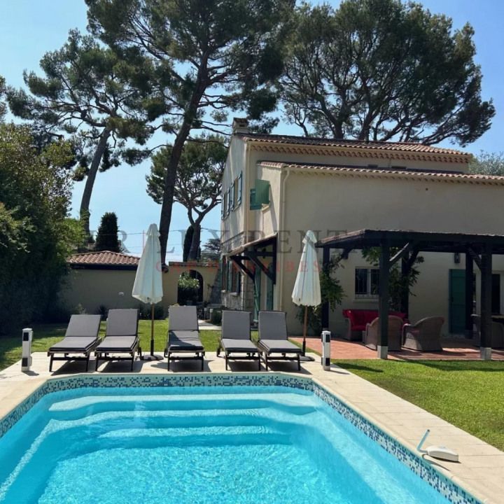 Villa • Antibes - Photo 1