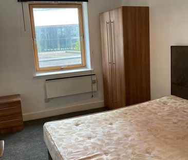 Studio Flat, Clarence Dock, LS10 - Photo 2