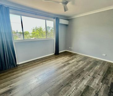 Tastefully Presented Two Bedroom Half-House - Photo 2