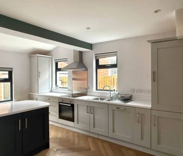 Part Furnished 2 bedroom semi detached - Photo 5