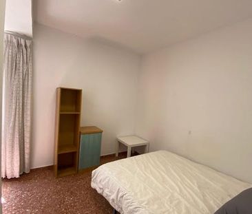 Calle de la Democracia, Valencia, Valencian Community 46014 - Photo 2