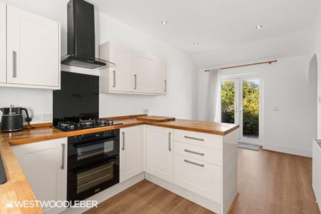 3 bedroom semi-detached bungalow to rent - Photo 4