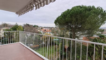 Location Appartement 6 pièces 172m² TOULOUSE 31500 - Photo 2