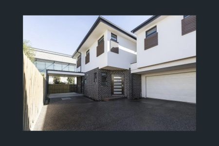 LOW MAINTENANCE - PERFECT LOCATION! - Photo 4