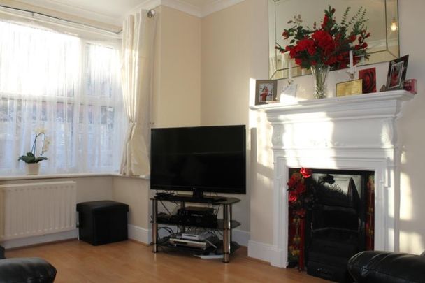 3 Bed End Terrace, Lakehall Road, CR7 - Photo 1