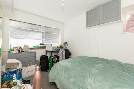 6 bedroom detached house to rent - Photo 5