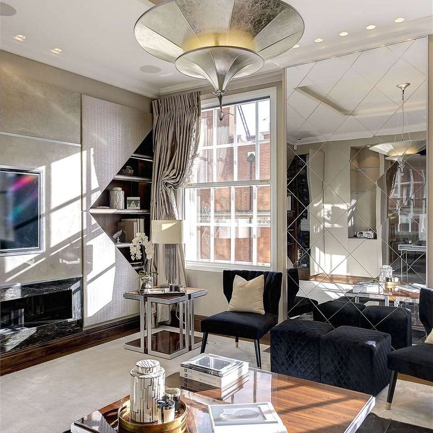 An exceptional and beautifully designed two bedroom Mayfair apartment with lift access and 24 hour porter. - Photo 1