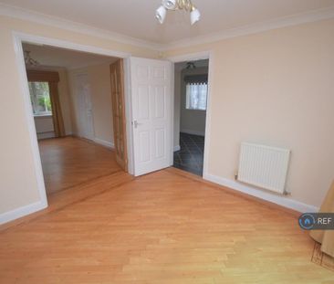 3 bedroom detached house to rent - Photo 2