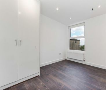 3 bedroom flat to rent - Photo 2