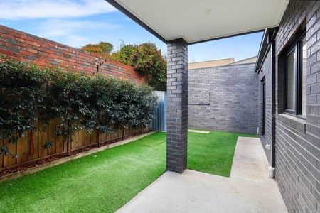 2/33 Curie Avenue, Oak Park VIC 3046 - Photo 5