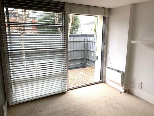 SPACIOUS APARTMENT WITH 2 OUTDOOR AREAS AT REAR OF THE BLOCK - Photo 1