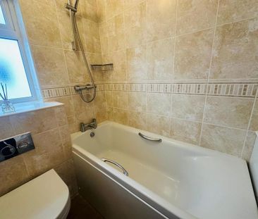 2 bedroom semi-detached bungalow to rent - Photo 6