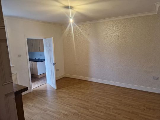 4 bedroom semi-detached house to rent - Photo 1