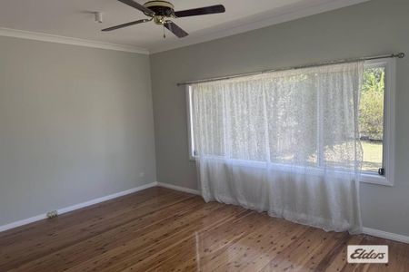 Large 4 bedroom home - Photo 4