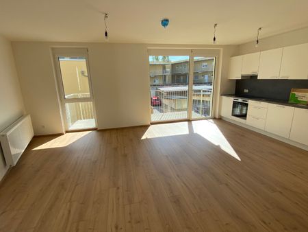 Sehr schöne 3-Zimmer-Wohnung mit Einbauküche, Balkon und Carportparkplatz - Photo 5