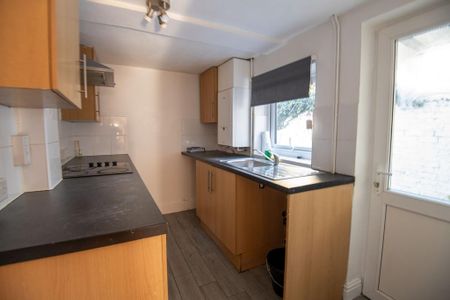 2 bedroom terraced house to rent - Photo 4