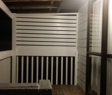 Secure 2 Bedroom House With Electric Gates - Photo 1