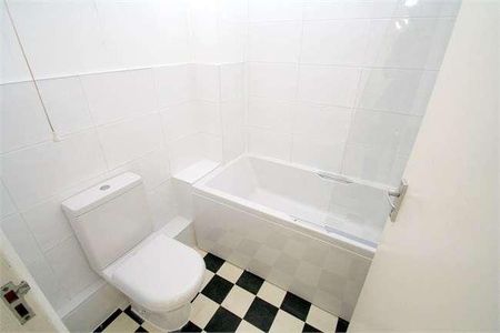 Gresham Road, Staines-upon-thames, TW18 - Photo 4