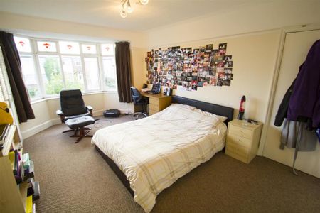 4 bedroom semi-detached house to rent - Photo 3