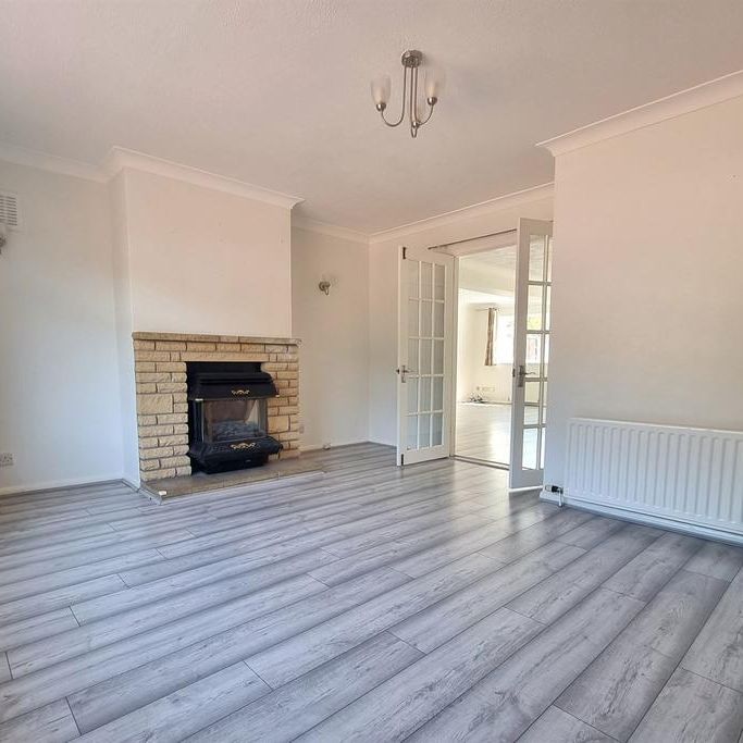 4 bedroom detached house to rent - Photo 1