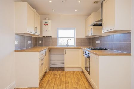 3 bed Apartment - Duplex To Let - Photo 5