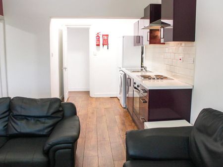 3 bedroom apartment to rent - Photo 2