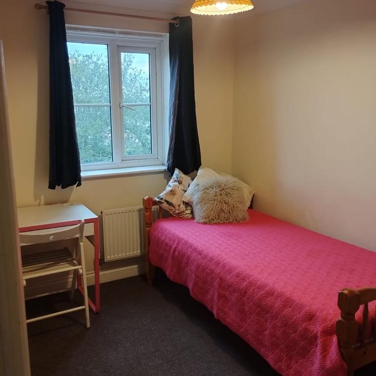 1 bedroom in a house share to rent - Photo 1