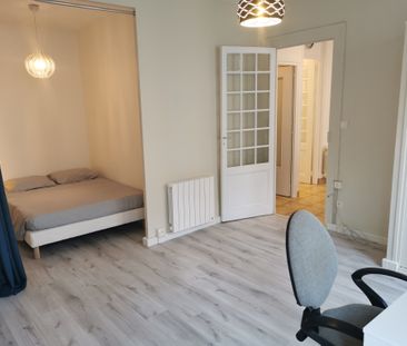 Location 145 Cours Tolstoi Villeurbanne (69100) Le bien en vidéo - Photo 3