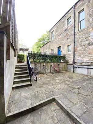5 bedroom flat to rent - Photo 1
