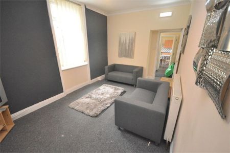 5 bedroom terraced house to rent - Photo 3