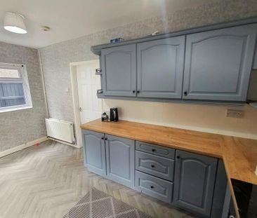 3 bedroom semi-detached house to rent - Photo 6