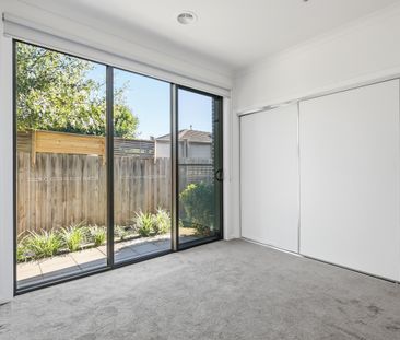 Sun-Drenched, Modern Townhouse in the Heart of Cheltenham - Low-Mai... - Photo 4