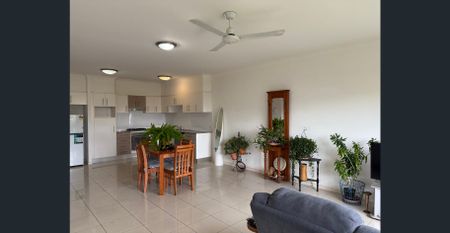 Top floor, 1 bedroom unit! - Photo 3