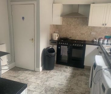 1 bedroom bedsit to rent - Photo 6