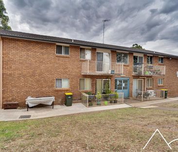 Neat & Tidy Two Bedroom Unit! - Photo 6