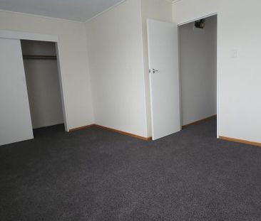 Standalone sunny 2 bed house in a great location - Photo 6