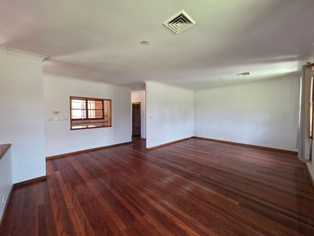 Breathtaking Valley Views – Peaceful Family Living - Photo 4