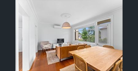Beautifully Renovated, Light-Filled Two-Bedroom Apartment with Leafy Balcony - Photo 2