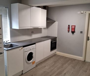 Studio Flat, High Street, E6 - Photo 1