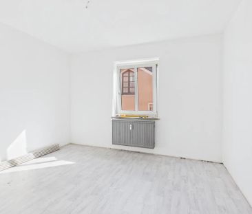 Geräumige 3-Zimmer-Wohnung in älterem Gebäude inmitten des Marktes ... - Photo 1