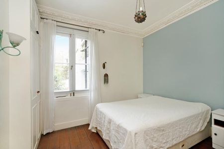 Charming one bedroom ground floor garden flat. Victorian conversion and full of charm, wooden floors throughout and a short walk to Clapham Junction in one direction and Battersea Park in the other. - Photo 3